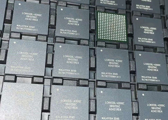 LCMXO3L-4300C-5BG256C 4320LUTs MachXO3 Programmierbare Logik-IC CSFBGA-256