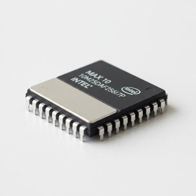 MAX 10 FPGA 10M25DAF256I7P Field-Programmable Gate Array programmierbarer Logikchip